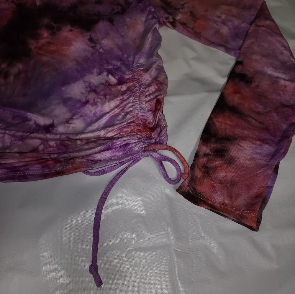 NWT Dolls Kill Pink Marbled Tye Dye Long Sleeve Crop Top - Picture 9 of 10